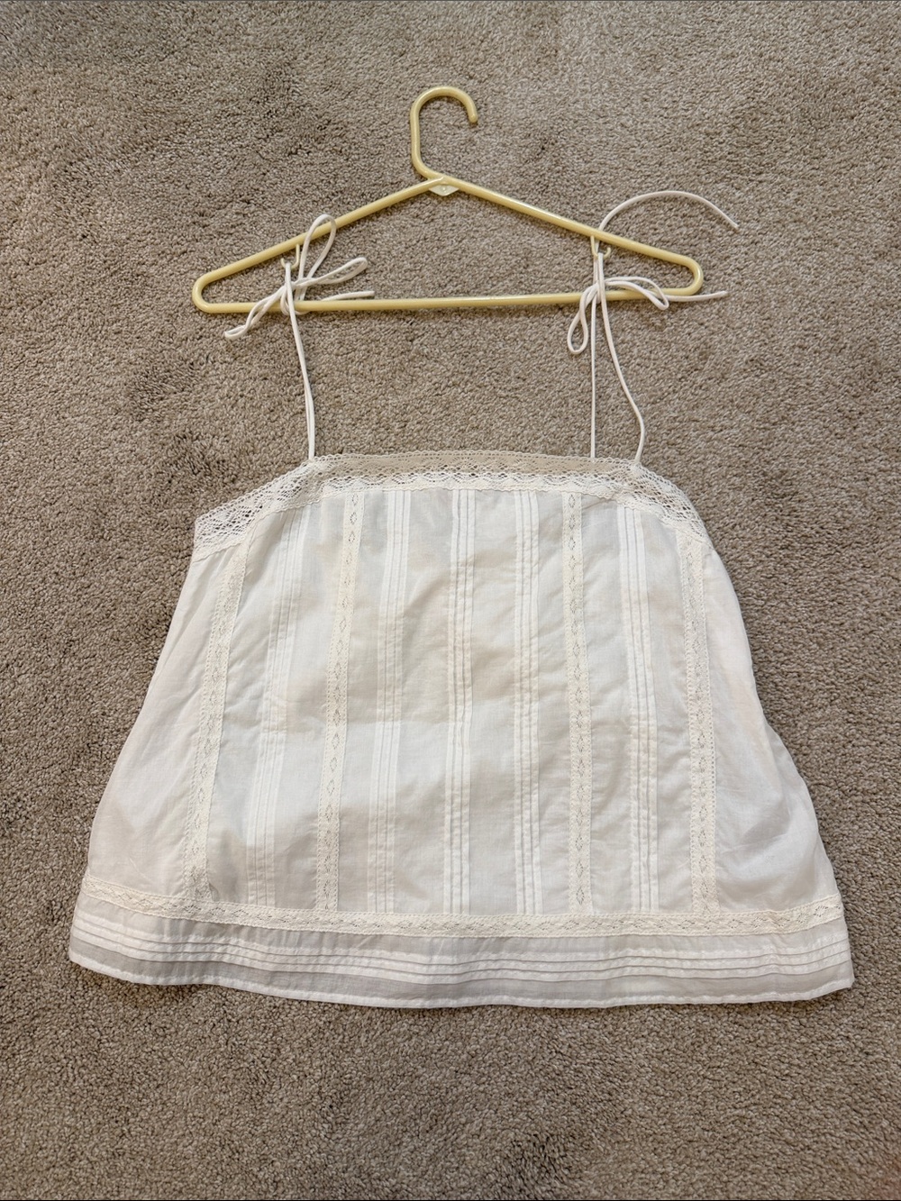 Abercrombie & Fitch Cream Lace-Trim Tie-Shoulder Cami. Non smoking. No pets home